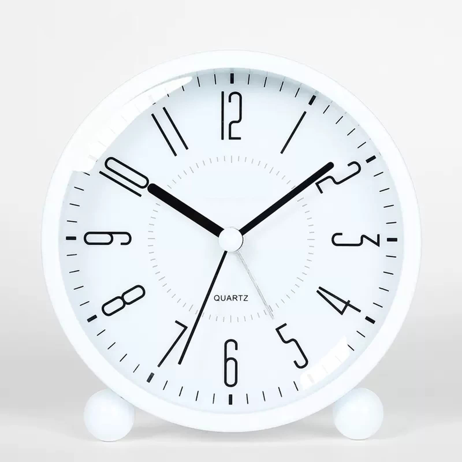 BMKGODN alarm clock， 4.5" Battery Operated Alarm Clock,Small Silent Bedside Desk Metal with Light Function(White)