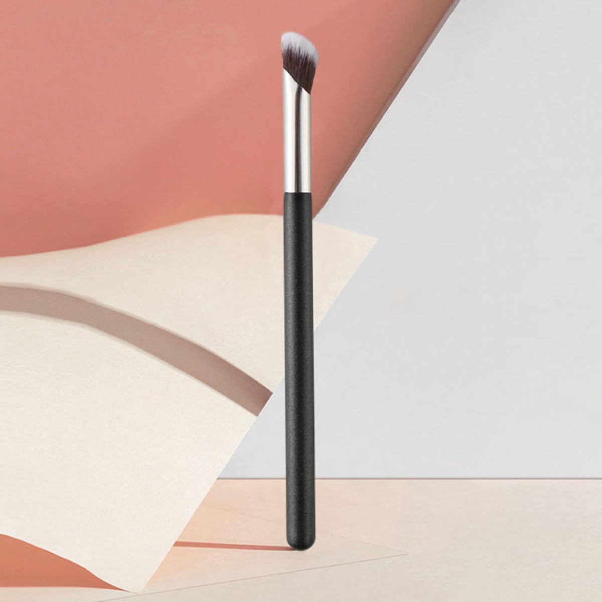 Angled Concealer Brush under Eye Makeup round Head Makeup Brush for Dark Circles and Blemish Concealing for Face Cosmetics