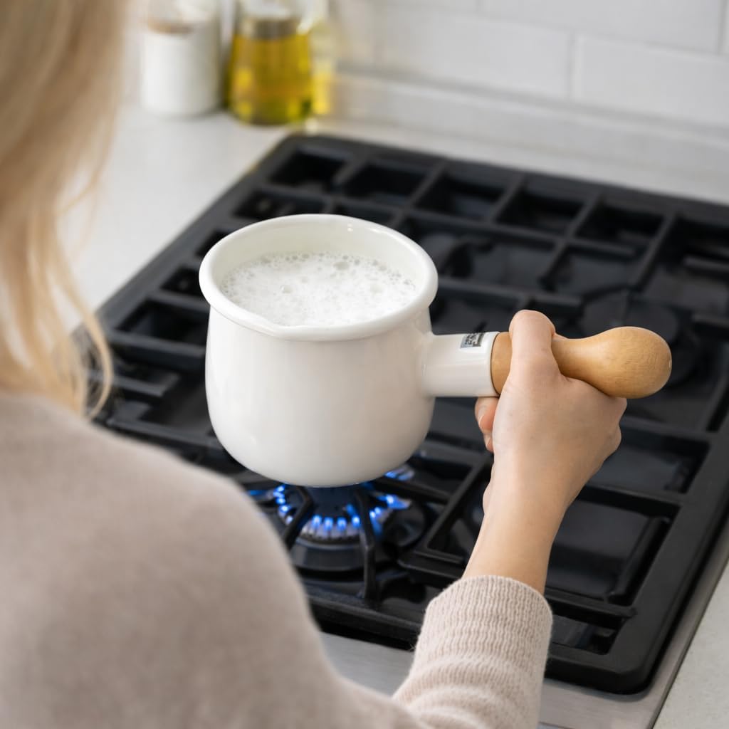 0.6qt Mini Enamel Milk Pot [ Designed in Japan ] 18.6 fl oz Butter Melter Milk Boiler Mini Saucepan with Pour Spout Butter Melting Pot Milk Pot for Stove Chai Pot (White)