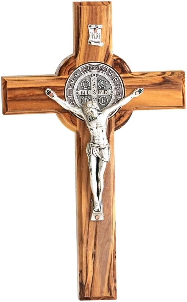 Kassis Geschenkartikel Cruz de San Benito de madera de olivo para colgar – Cruz de pared hecha a mano de Belén – San Benito, 12 x 8 cm (sin grabado)