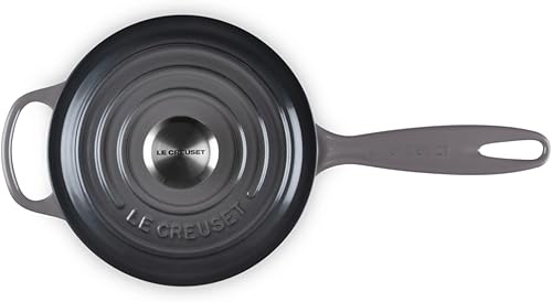 Miniatura 55 de Le Creuset Cacerola Signature de hierro fundido esmaltado, 2.25 cuartos de galón., Marsella Marseille
