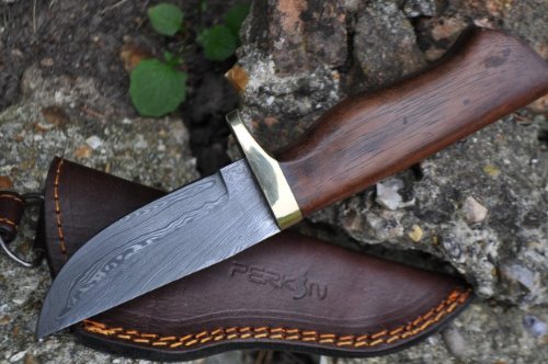 Perkin Cuchillo de caza de damasco hecho a mano – AR100