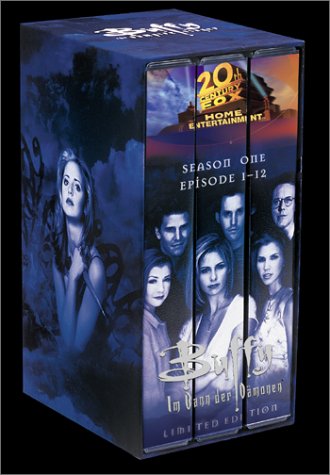 Bild: Buffy - Im Bann der D�monen: Season 1, Eps. 1-12 (Limited Edition) [VHS] f�r 50,00 EUR bei amazon.de