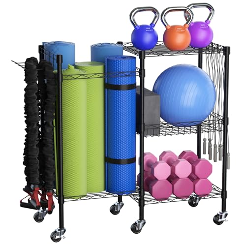 Tcatec ホームジム収納ラック ヨガマット収納ラック ホームジム設備収納オーガナイザー ヨガマットホルダー ヨガマットフォームローラーダンベル ケトルベル レジスタンスバンド ジムアクセサリー レディース メンズ ワークアウト機器整理 フックとホイール