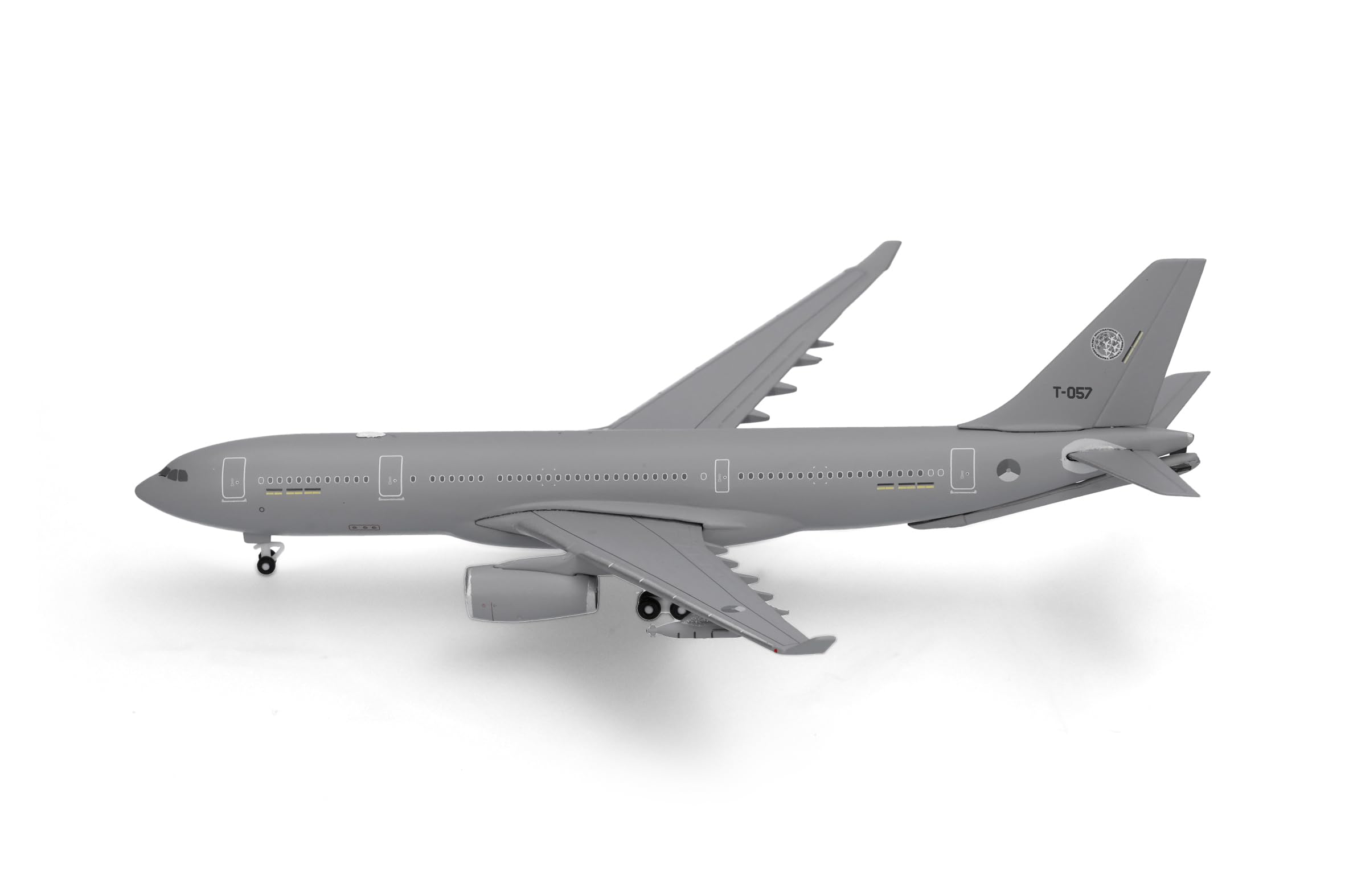 Herpa model samolotu NATO Multinational Multirole Tanker Unit (MMU) Airbus A330 MRTT, Eindhoven Air Base, miniatura w skali 1:500, model kolekcjonerski, bez podstawki, metal