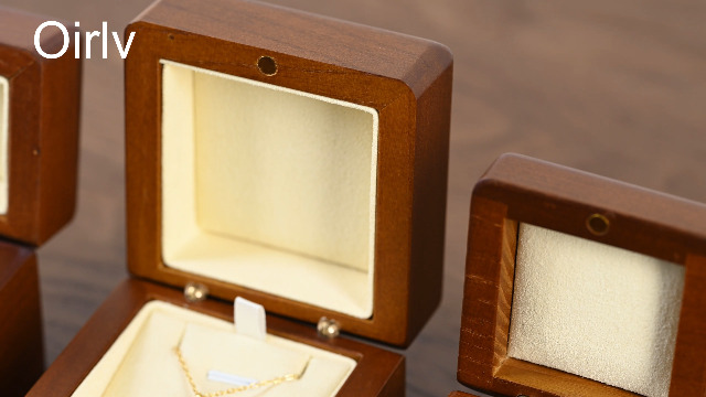 Scatola Portagioie In Legno Di Noce Naturale Per Collana - 10,2x10,2x3,8 Cm, Interno In Velluto, Regalo Compleanno Fidanzamento
