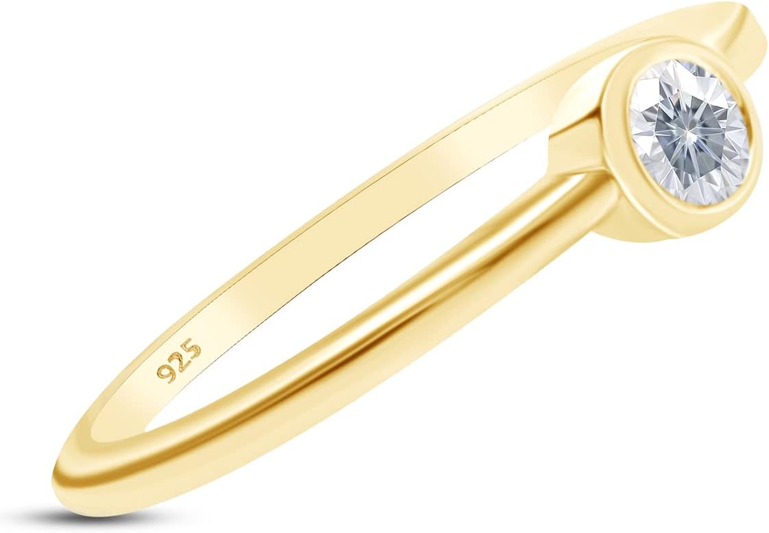 SAVEARTH DIAMONDS 1/10 Carat Round Cut Bezel-Set Solitaire Moissanite Lab Created Diamond Engagement Ring In 14K Gold Over Sterling Silver (0.10 Cttw)