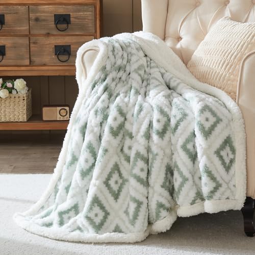 Wajade Sherpa Throw Fleece Blanket Fluffy Throw Double Fuzzy Flannel Cosy Warm Blanket for Bed Sofa Couch Car Home Green 127 * 153
