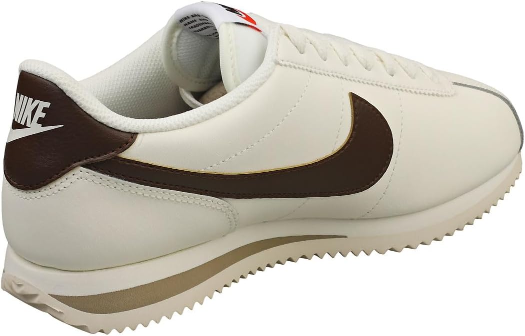 NIKE レディース ファッショントレーナー, ホワイト/ブラウン/ゴールド, 24