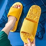 [Materiale Gesundheit] Diese Fußmassagsandalen sind ein gutes Geschenk für Sie, um das Leben zu Hause zu genießen! High-Grad-Material kann an Willen gebogen werden, hohe Widerstandsfähigkeit, keine Verformung, Anti-Rutsch-Musterentwurf auf der Sohle. Die dreidimensionalen 3D-Massageteilchen entsprechen den Akupunkturpunkten auf den Fußsohlen. Es ist leicht, ohne Irritation zu massieren, wodurch sich Ihre Füße nach einem harten Tag schnell erholen.
