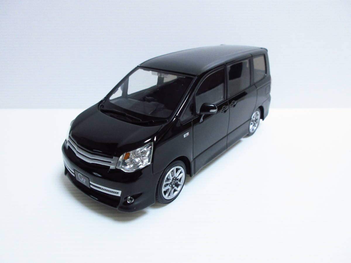 Amazon | 1/24 トヨタ ノアG`s ブラック カラーサンプル 非売品