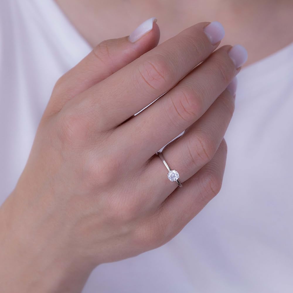 SILVEGO Verlobungsring MADISON 925 Sterling Silber rhodiniert mit Swarovski Zirconia, nickelfreier und hypoallergener Solitärring hochwertige Qualität
