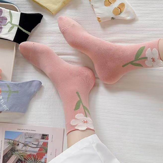 Cute Cotton Socks for Women and Girls, 5 Pairs for Sports and Daily Wear, Vintage Floral Crew Socks4