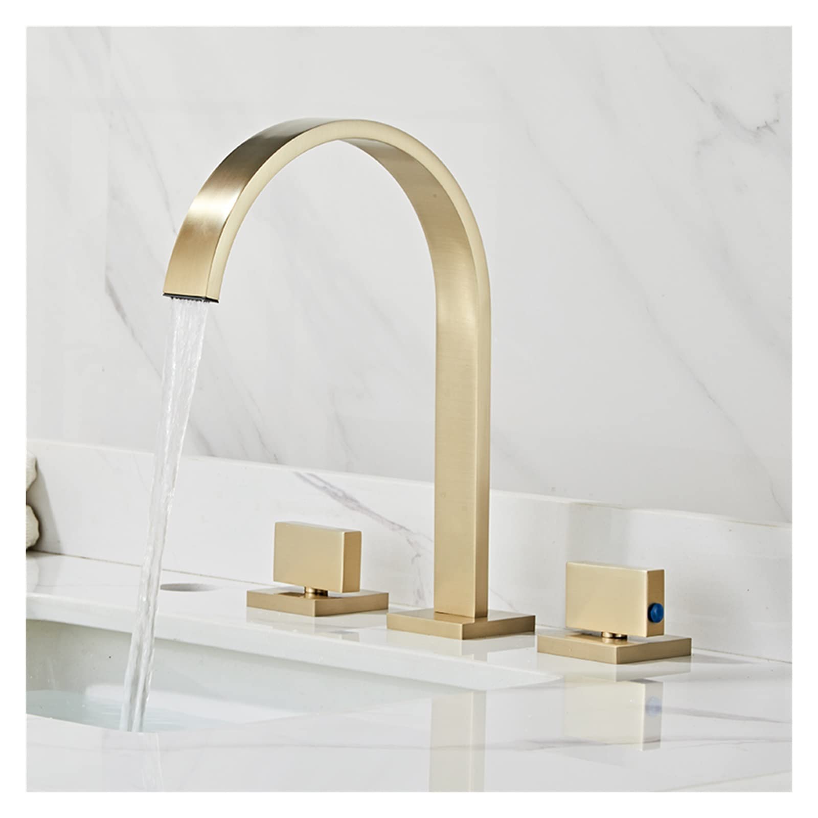 Mélangeur baignoire or brossé pour une salle de bains relaxante