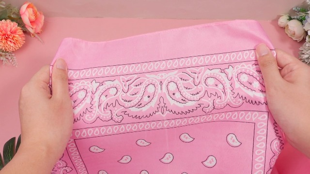 Crowye 48 Pack Western Cowboy Hat and Bandana Set, Pink Felt  display picture 1