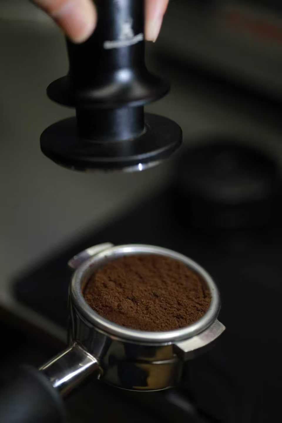 58mm Spring Loaded Coffee Tamper - 58mm Kaffeetamper - Kalibrierter Espresso Tamper für gleichmäßigen Anpressdruck - Profi Tamper 58mm aus Edelstahl - Kompatibel mit E61 Brühgruppe