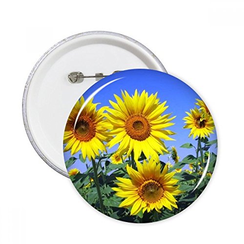 Pins tournesols pour personnaliser une veste en jean lors de vos sorties estivales