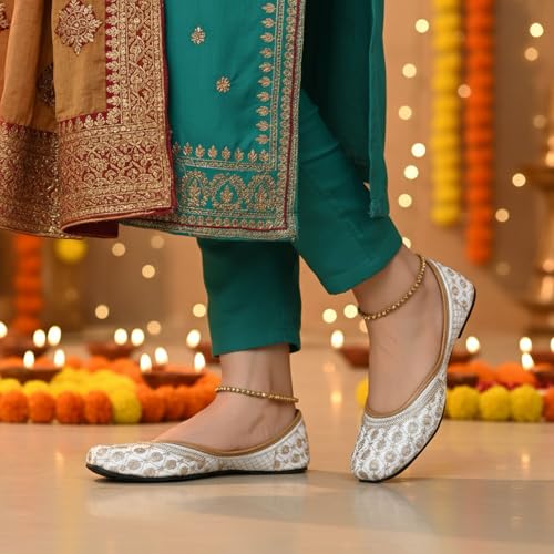 Image of DFR Women's Embroidered Phulkari Punjabi Mojaris Juti Jutti Shoe