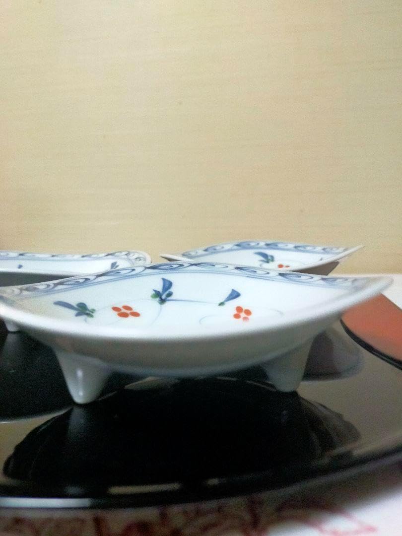一蔵窯　有田焼　三ツ足小鉢　変形小鉢 有田焼一蔵窯 三ツ足小皿 変形小皿 小皿・豆皿 | こが