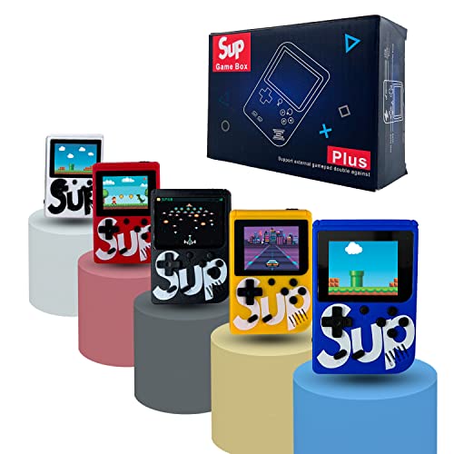* 【400 giochi classici】 Mini console di gioco portatile retrò adotta il classico stile da gameboy. Compresi giochi arcade retrò, puzzle, sale giochi, sparatorie, corse, combattimenti, avventure ecc.