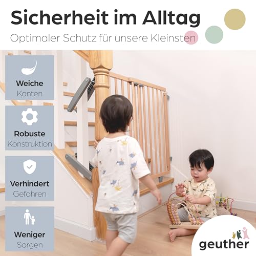 Geuther Treppenschutzgitter Oris | Türschutzgitter zum Anschrauben inkl. 2X Klemmen für Treppengeländer, Breite 95-135 cm | Stabiles Türgitter mit Schwenktür | Kindergitter Holz, Natur lackiert
