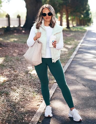 Quilted Vest Women Winter Crop Puffer Vest Lightweight Sleeveless Warm Padded Jacket with Pockets4