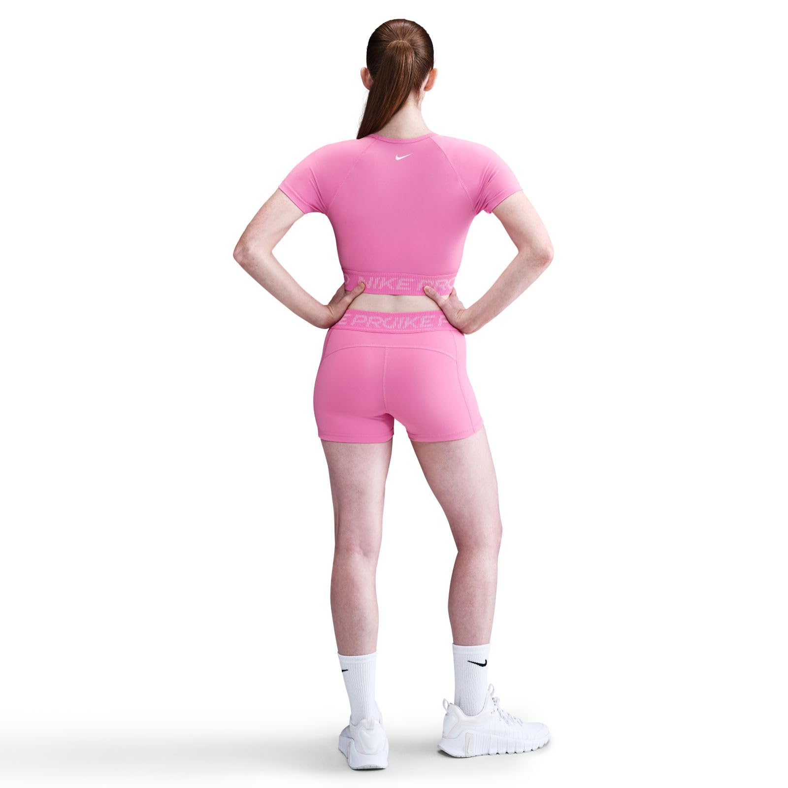 Nike Pro Dri-FIT kürzer geschnittenes Kurzarmshirt mit Grafik für Damen, HV3673