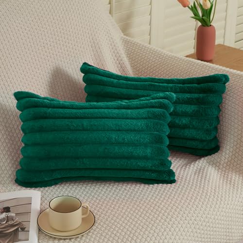 ORANIFUL Housse de Coussin Fausse Fourrure Rectangulaire 30x50 Lot de 2 Decoratif Doux Velours Taie Oreiller pour Canapé Chambre Salon Divan (Vert Foncé)