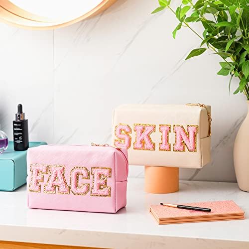 Preppy Make-up Tas met Chenille Letter Patches voor Reizen Nylon Pouch Cosmetic Bag Waterdicht Toiletry Zipper Bag for Travel Varsity Women Girls Teens