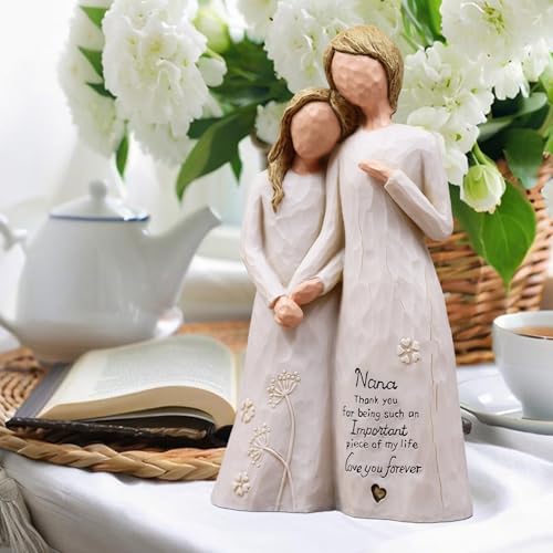Figura decorativa abrazo abuela y nieta en resina pintada miniatura 5