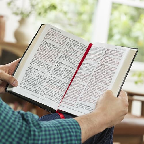 Image of NKJV Giant Print End-of-Verse Reference Bible, Brown Leathersoft, Red Letter, Comfort Print: Holy Bible