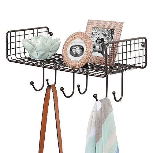mDesign Organizador de cartas con cesta para el pasillo o la cocina – Cuelga llaves compacto con guarda cartas y 6 ganchos – Colgador de pared con balda metálica – color bronce