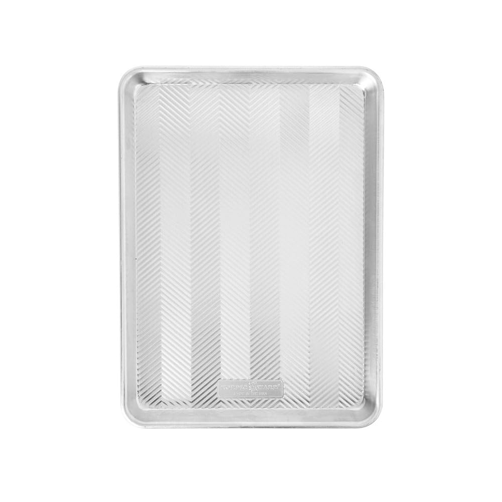 Nordic Ware Prism Half Sheet, aluminiowa blacha do pieczenia z ulepszonym przepływem powietrza, naczynia do pieczenia premium wyprodukowane w USA, srebrny, dł. 41,4 cm x szer.: 28,7 cm x wys.: 2,5 cm