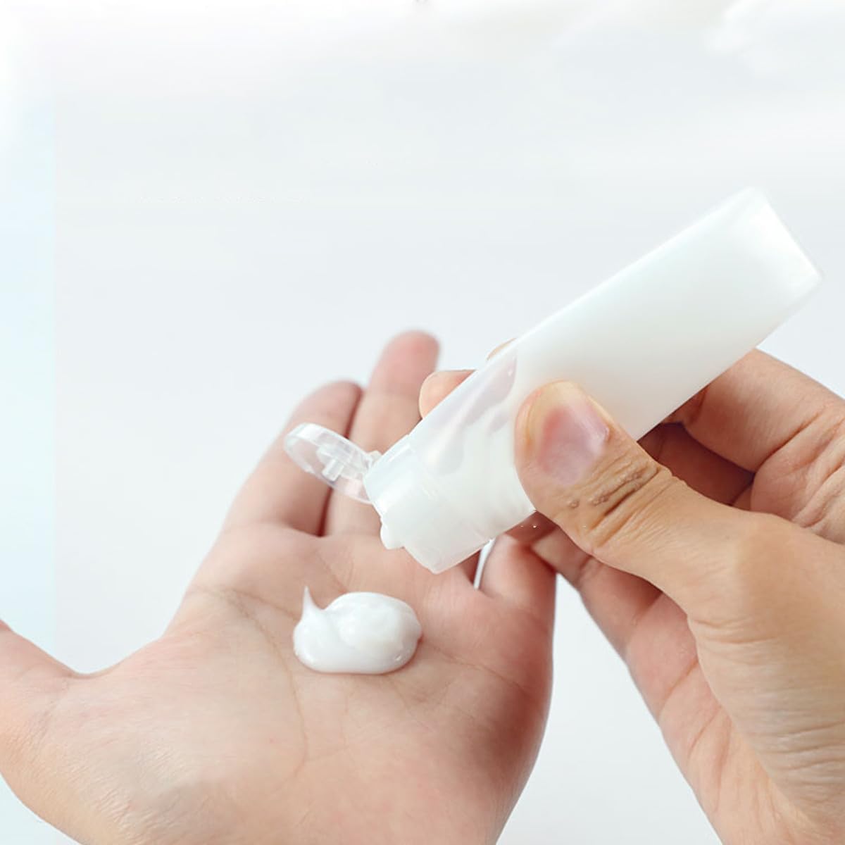 20pcs 30ml White Plastic Squeeze Dispenser Bottles Soft Tube Sample Packing Containers for Travel Makeup and Lotion