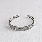 Matériau : fabriqué en argent 925 de haute qualité, chaque pièce est imprégnée de l'inspiration du designer, chaque détail est traité de manière très délicate, durable et peut continuer à vous donner du lustre.