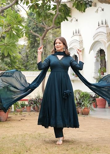 Image of Silver Tone Georgette Anarkali Lace Embellished kurta Pant With Dupatta Set