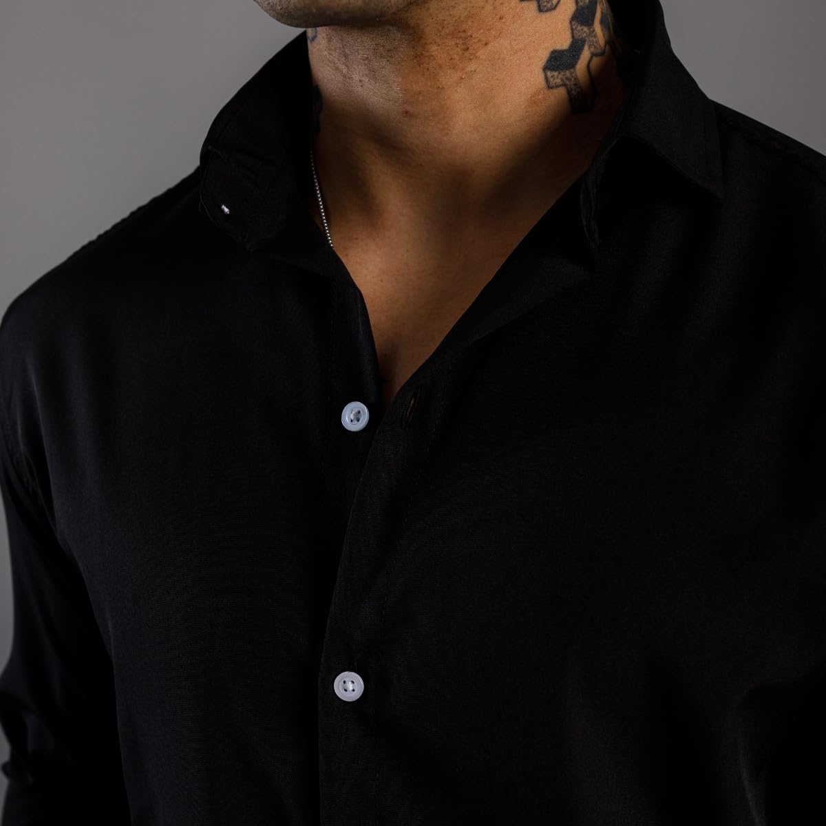 Kit 2 Camisas Sociais Masculinas, Manga Longa, Slim Fit, Tecido Premium, para Trabalho e Casual em promoção! Veja a oferta e mais achadinhos de Camisas 9 Hoje é o melhor dia para comprar Kit 2 Camisas Sociais Masculinas, Manga Longa, Slim Fit, Tecido Premium, para Trabalho e Casual com aquele preço maroto! Promoção! Aproveite a oferta! 9