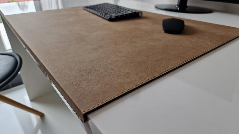 Gewinkelte Schreibtischunterlage mit Kantenschutz Nubuk Leder 90 x 47 Beige