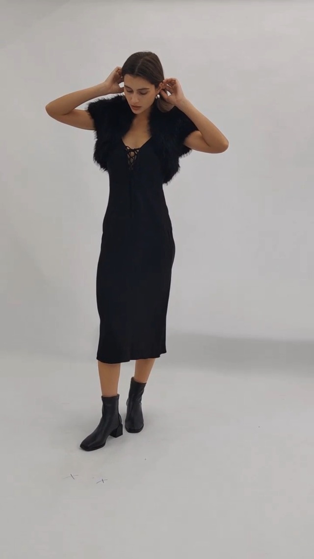 Boléro Baptême En Fausse Fourrure Blanche Et Fermeture Strass