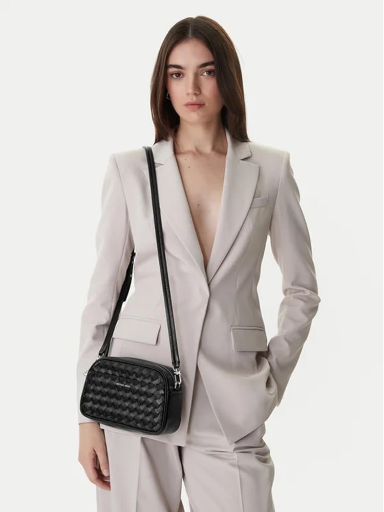 Michael Kors Bolso pequeño de piel para cámara Jet Set con correa para el hombro con estampado de corazones