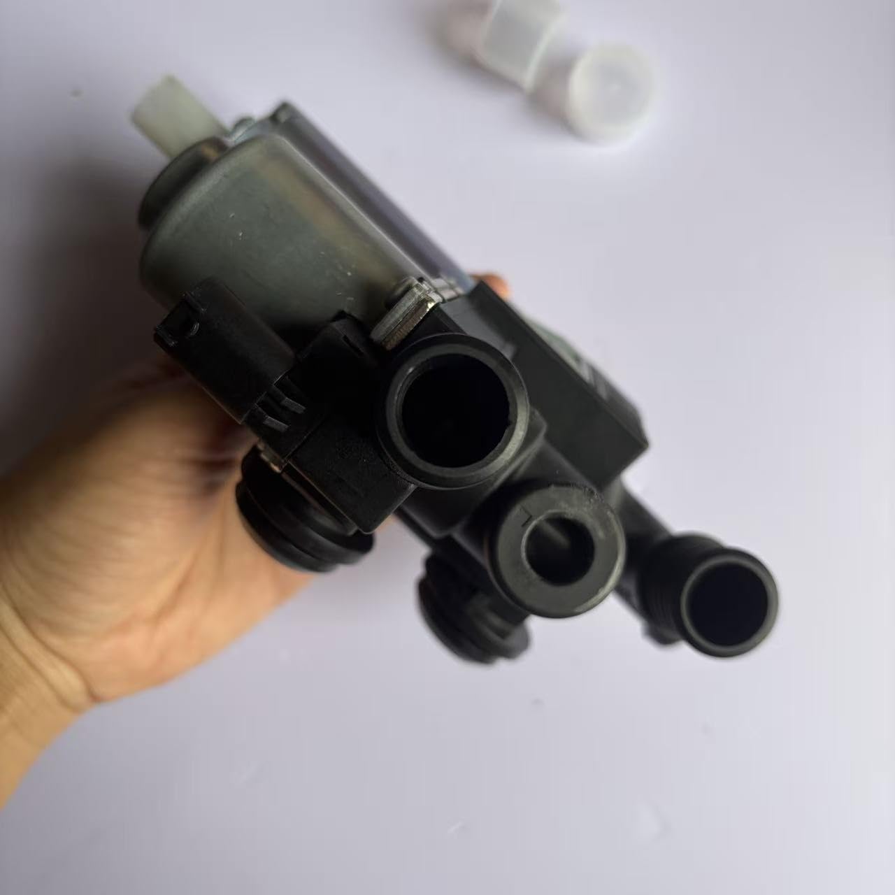 Pasuje do bm E46 X3 E83 Z3 M3 E36 316I 318I 320I 323I 64118369807 metalowy zawór sterujący nagrzewnicy pomocnicza pompa wodna