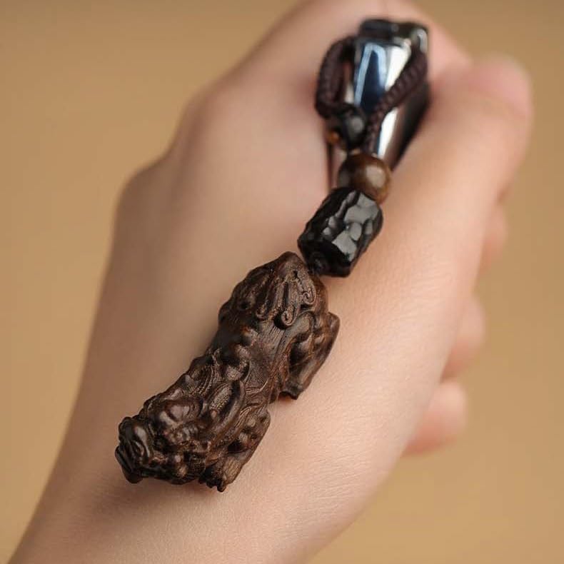 Pendentif de bijoux cadeau en bois d'agar et Pixiu pour clés - 6