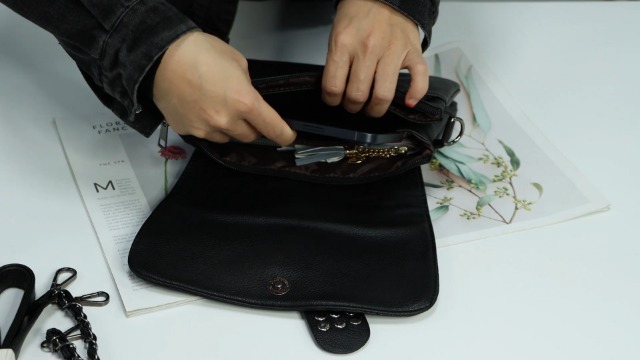 Borsa A Tracolla In Velluto A Coste Gotica Con Borchie - Grande Capacità 34x17 Cm - Zainetto Da Donna Per Università, Lavoro E Viaggi - 2