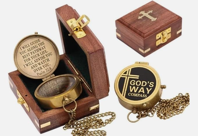 Brújula grabada de latón "God’s Way" con caja de madera – Regalo cristiano inspirador único