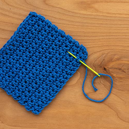 Image of Boye 42-40035 Small Plastic Yarn Needles for Crocheting and Sewing, Blue and Green, 2pcs