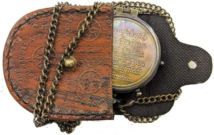 Brújula de bolsillo antigua de latón, cita de Thoreau 'Ve con confianza en la dirección de tus sueños', brújula funcional, regalo de boda, brújula grabada, regalo para padrinos, brújula de bautismo miniatura 2