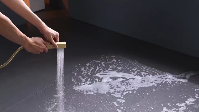 Sistema de Ducha Doble con Cabezal de Lluvia de 10 y 6 pulgadas y Rociador Manual 2 en 1 | Acabado en Dorado Cepillado, Válvula de Latón con Derivador de 3 Funciones, Montaje en Techo miniatura 7