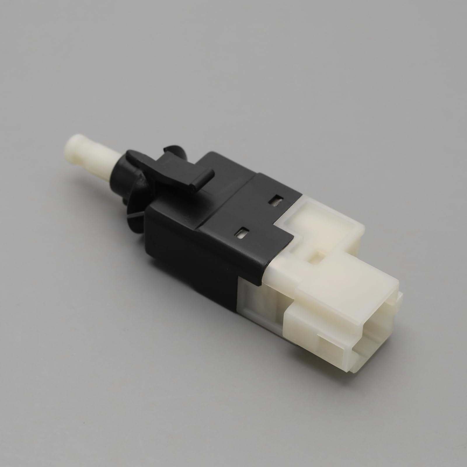 ECSiNG Interruptor de Luz de Freno de Coche Compatible con Clase A W169 Clase B W245 CLS C219 Clase E W211 Modelo T S211 Sprinter 3.5-T B906 Sprinter 4.6-T B906 Reemplaza 0015454409