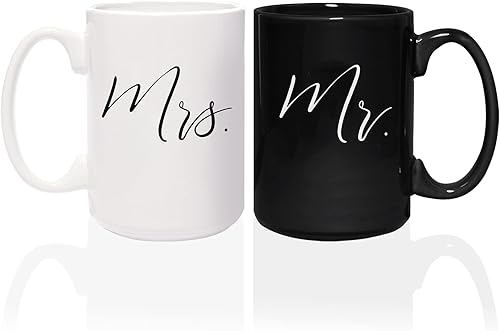 Canopy Street Mr And Mrs - Tazas a juego, 2 tazas de cerámica grandes de 15 onzas blancas y negras, elegante juego de regalo de taza de café, una