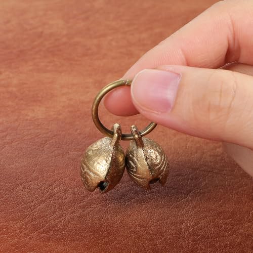 LXUEJIE 2 Stück Laute Hundeglocken, Messingglocken Glocken für Katzen und Hunde Ortungsglocke Vintage Hundeglocke Kleine Glocke Halsband Anhänger für Haustiere Trainieren Heimtürdekoration
